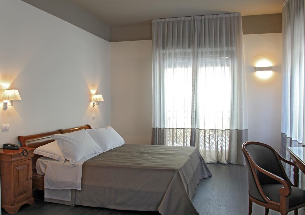 Hotel Cristallo Cattolica Chambre photo