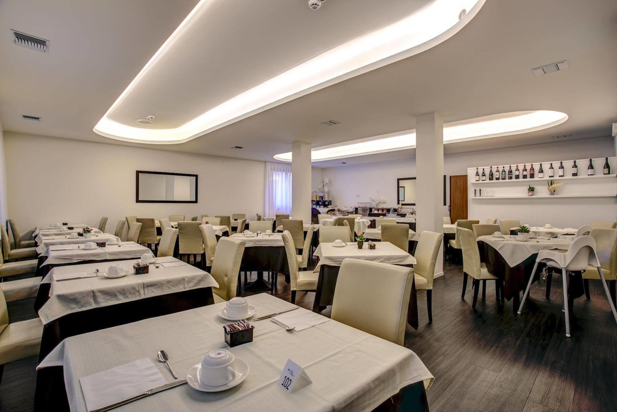 Hotel Cristallo Cattolica Extérieur photo