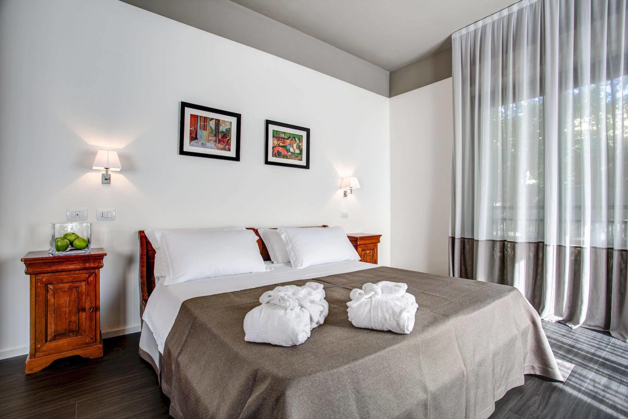 Hotel Cristallo Cattolica Extérieur photo