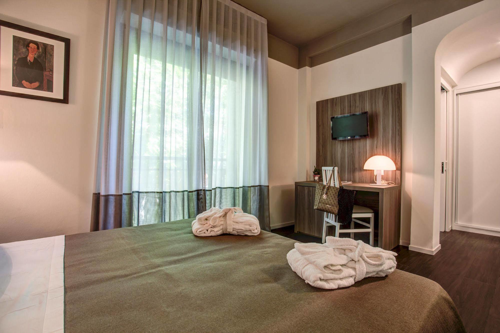Hotel Cristallo Cattolica Extérieur photo