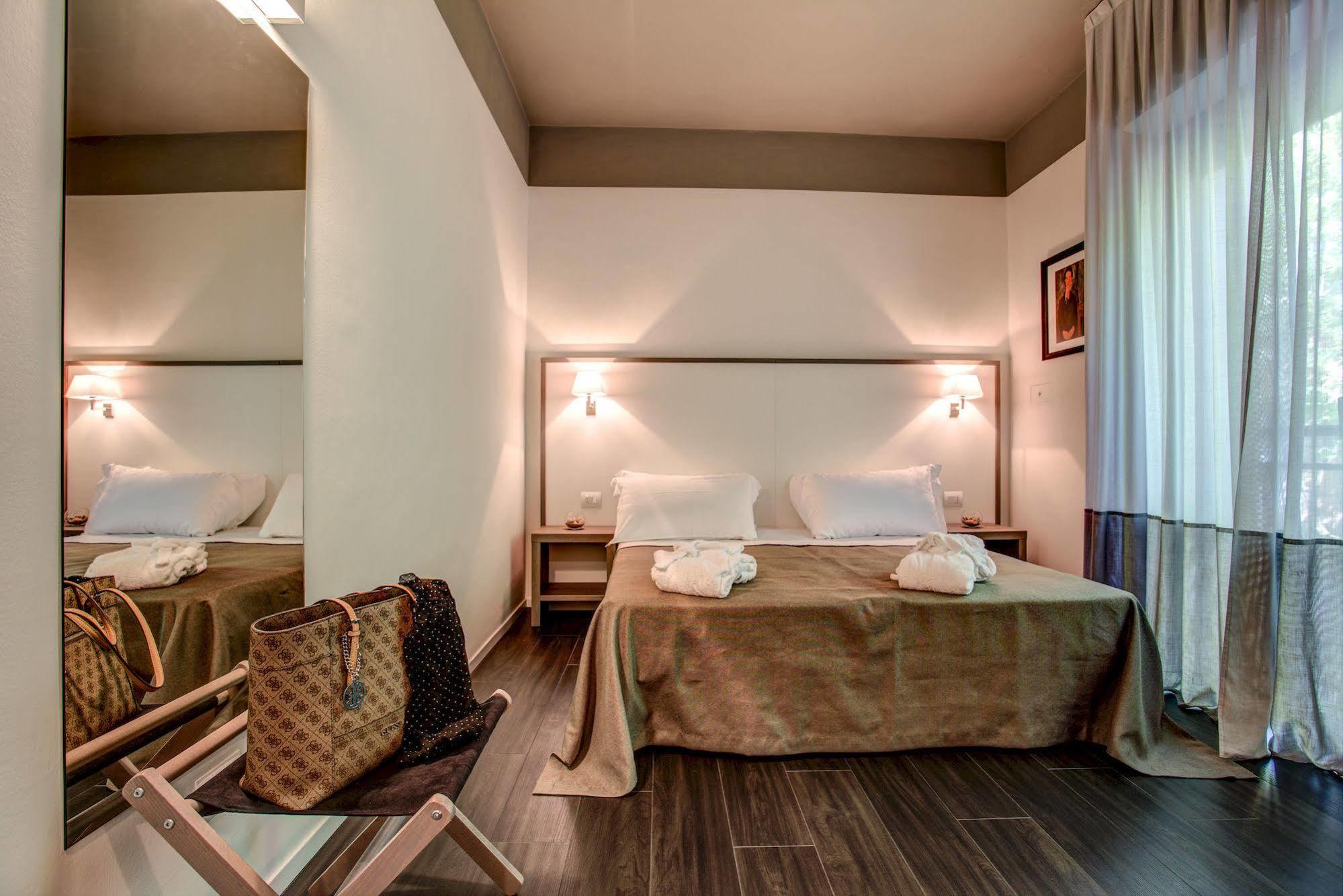 Hotel Cristallo Cattolica Extérieur photo