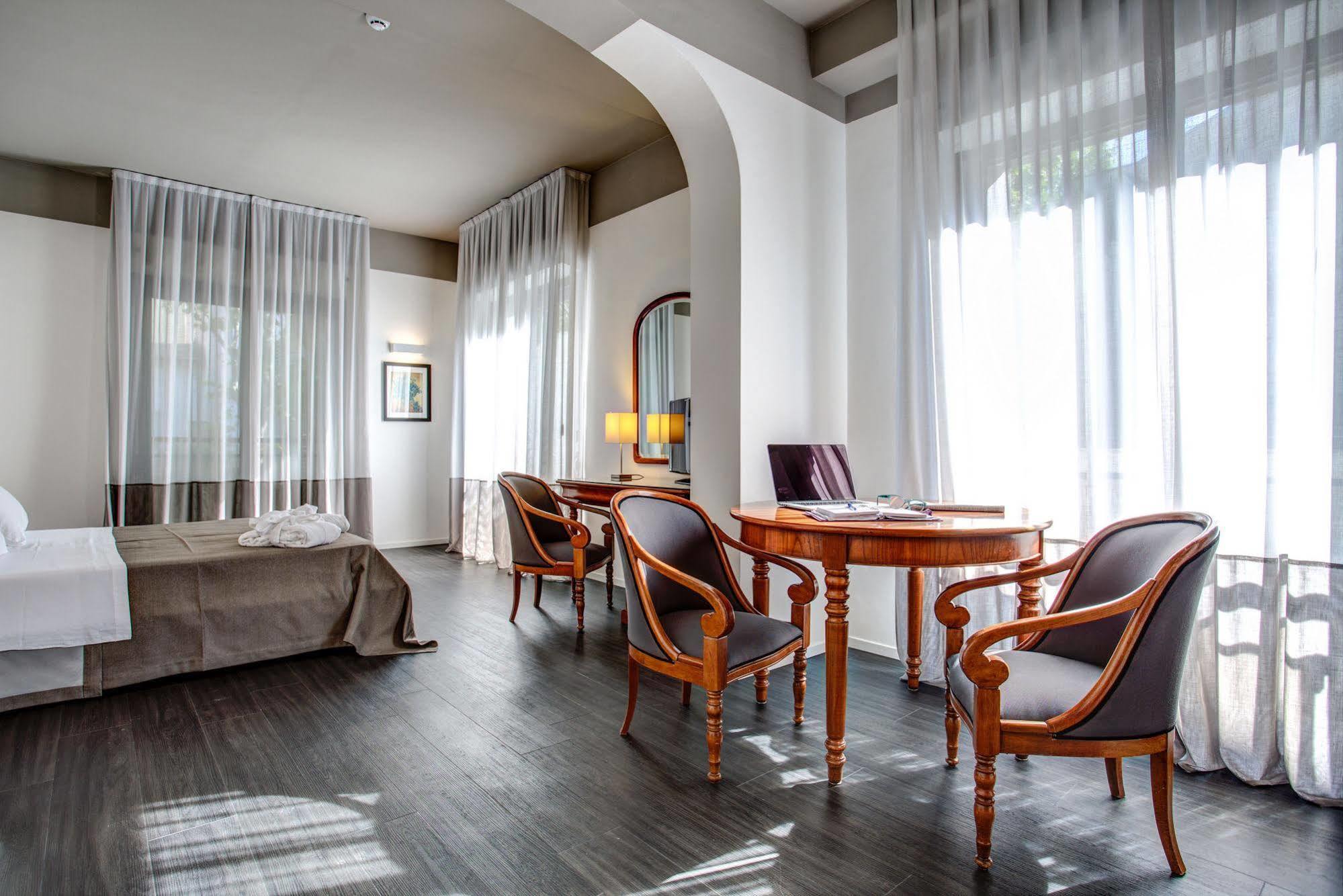 Hotel Cristallo Cattolica Extérieur photo