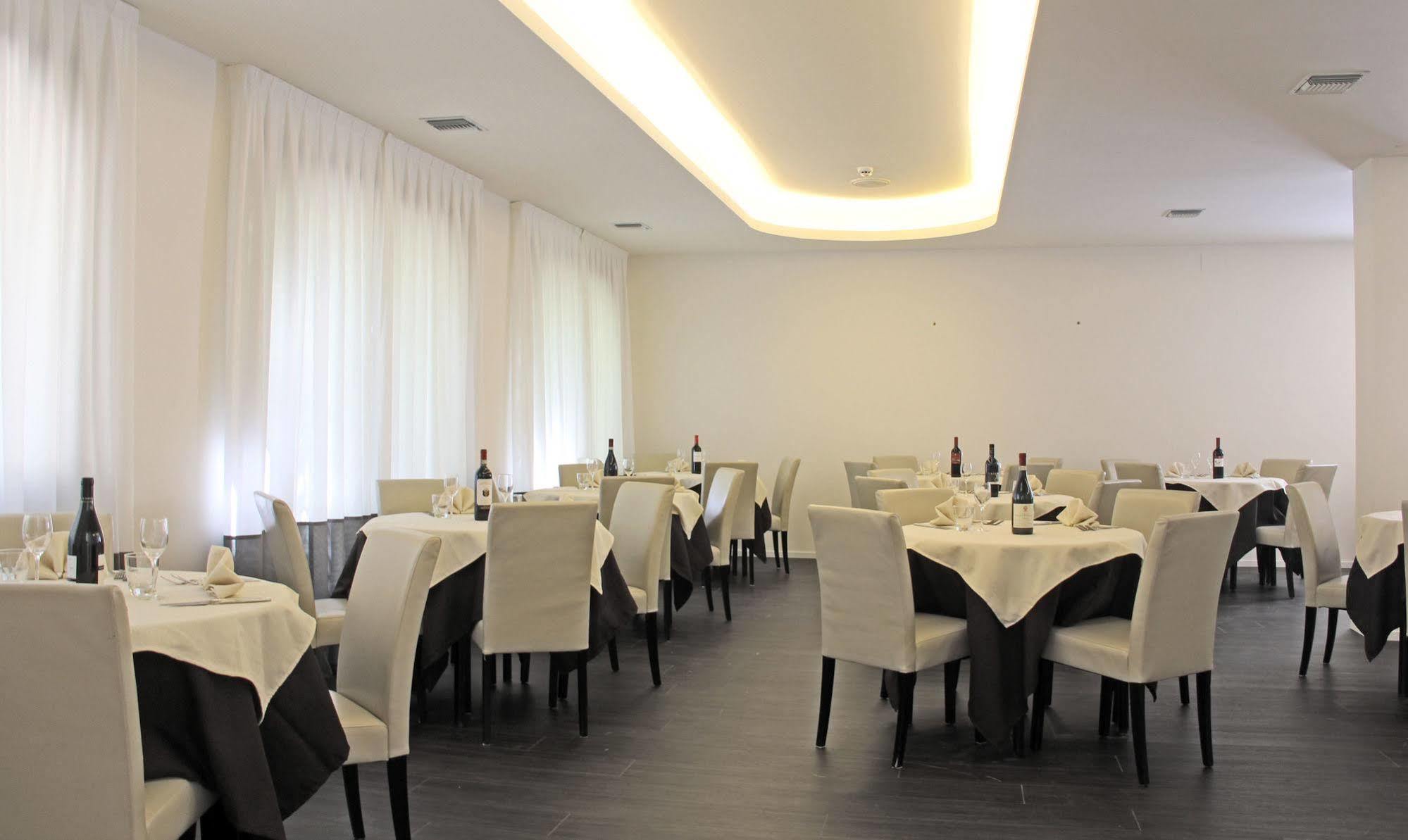 Hotel Cristallo Cattolica Extérieur photo