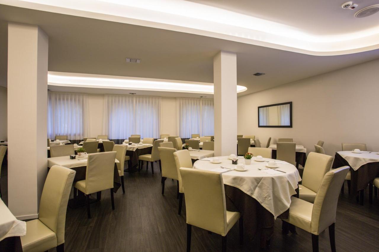 Hotel Cristallo Cattolica Extérieur photo