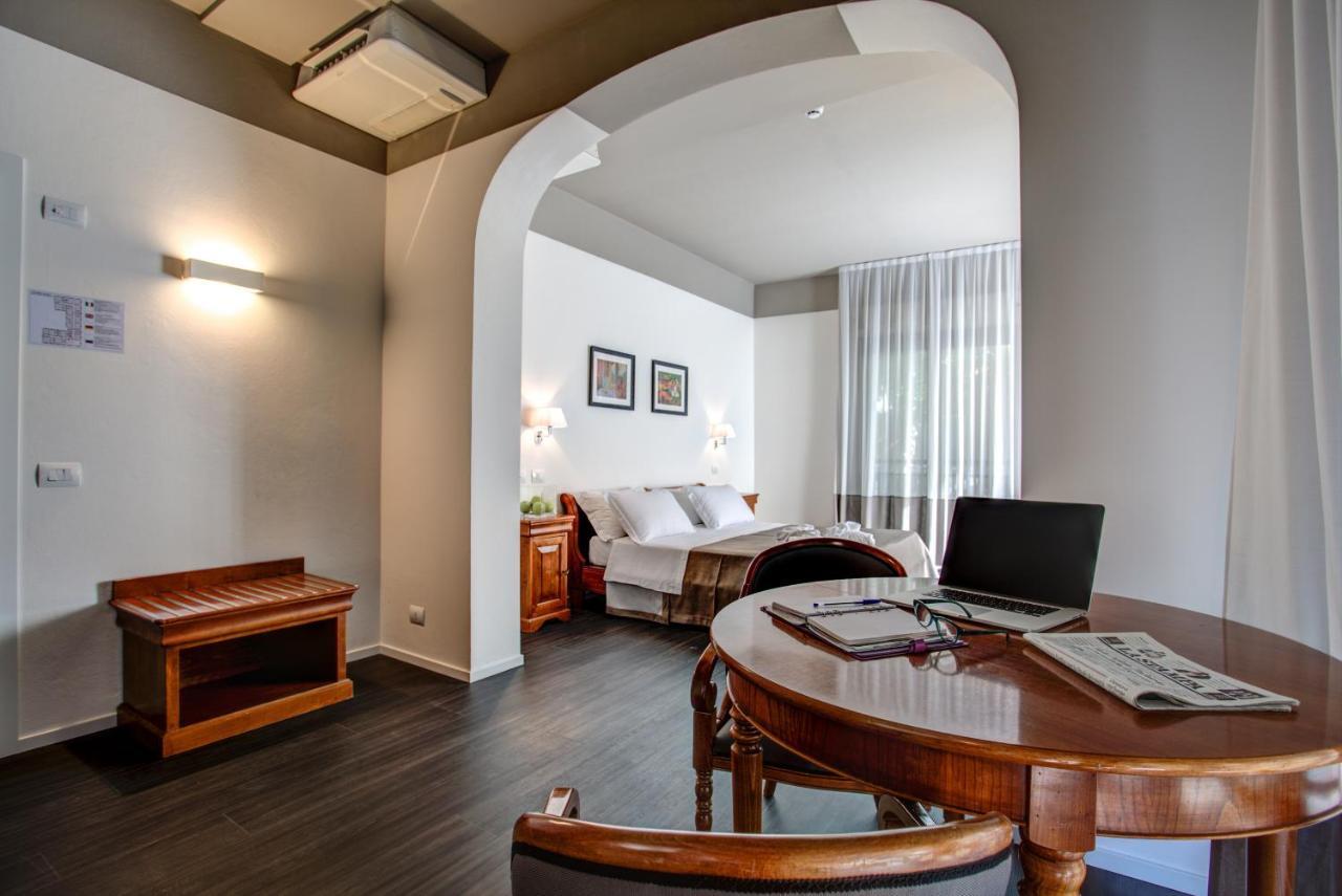 Hotel Cristallo Cattolica Extérieur photo